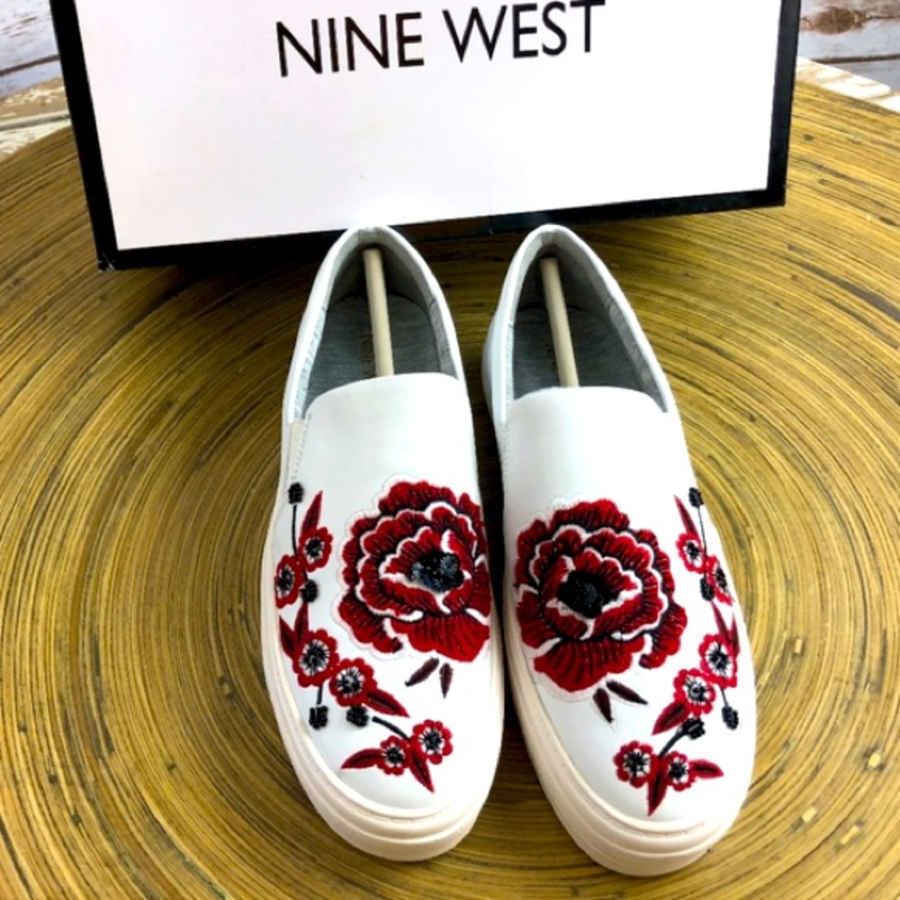 Nine West Onyeka Embroidered Floral Slip-Ons 🌹🥀
